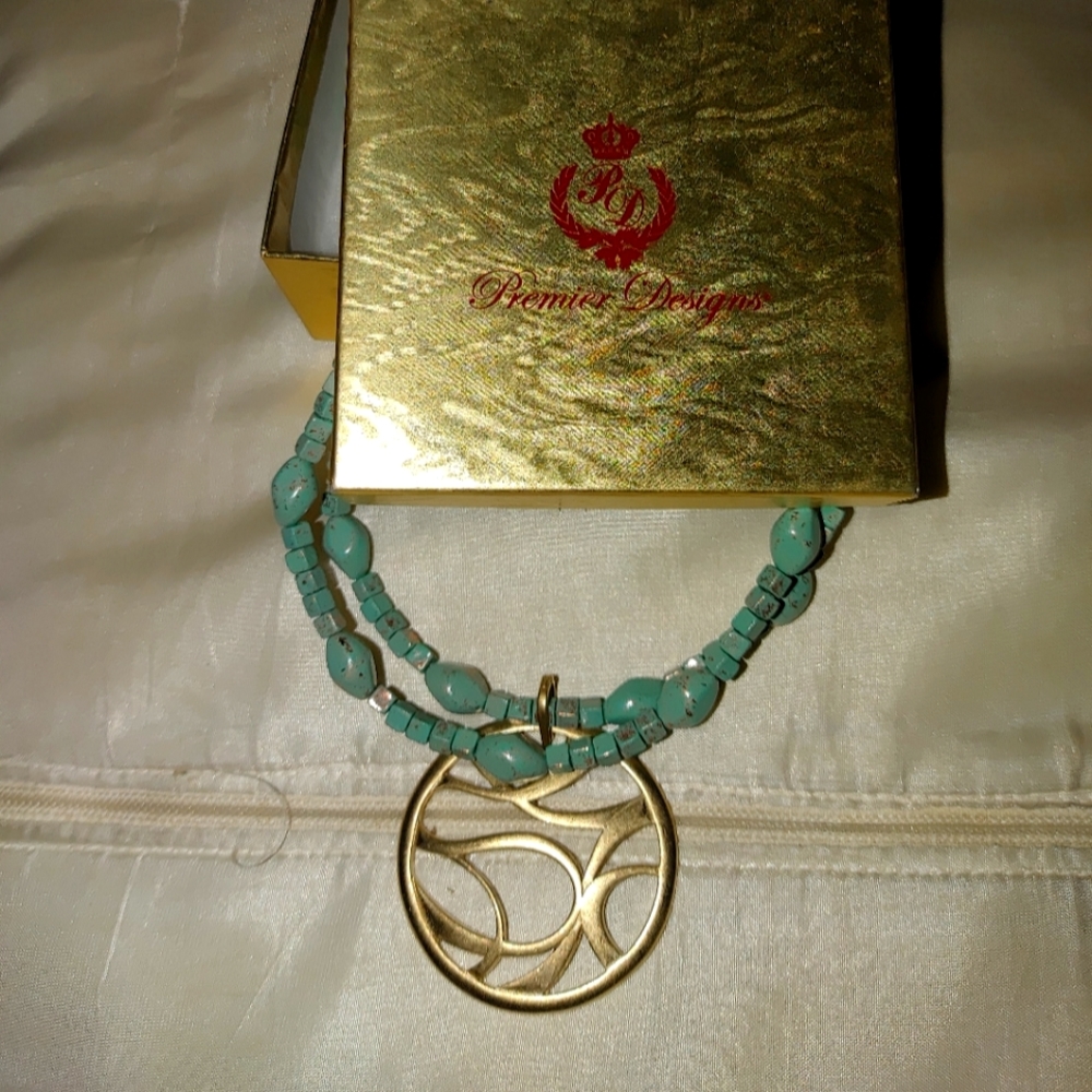 Premier designs Necklace with silver Pendant